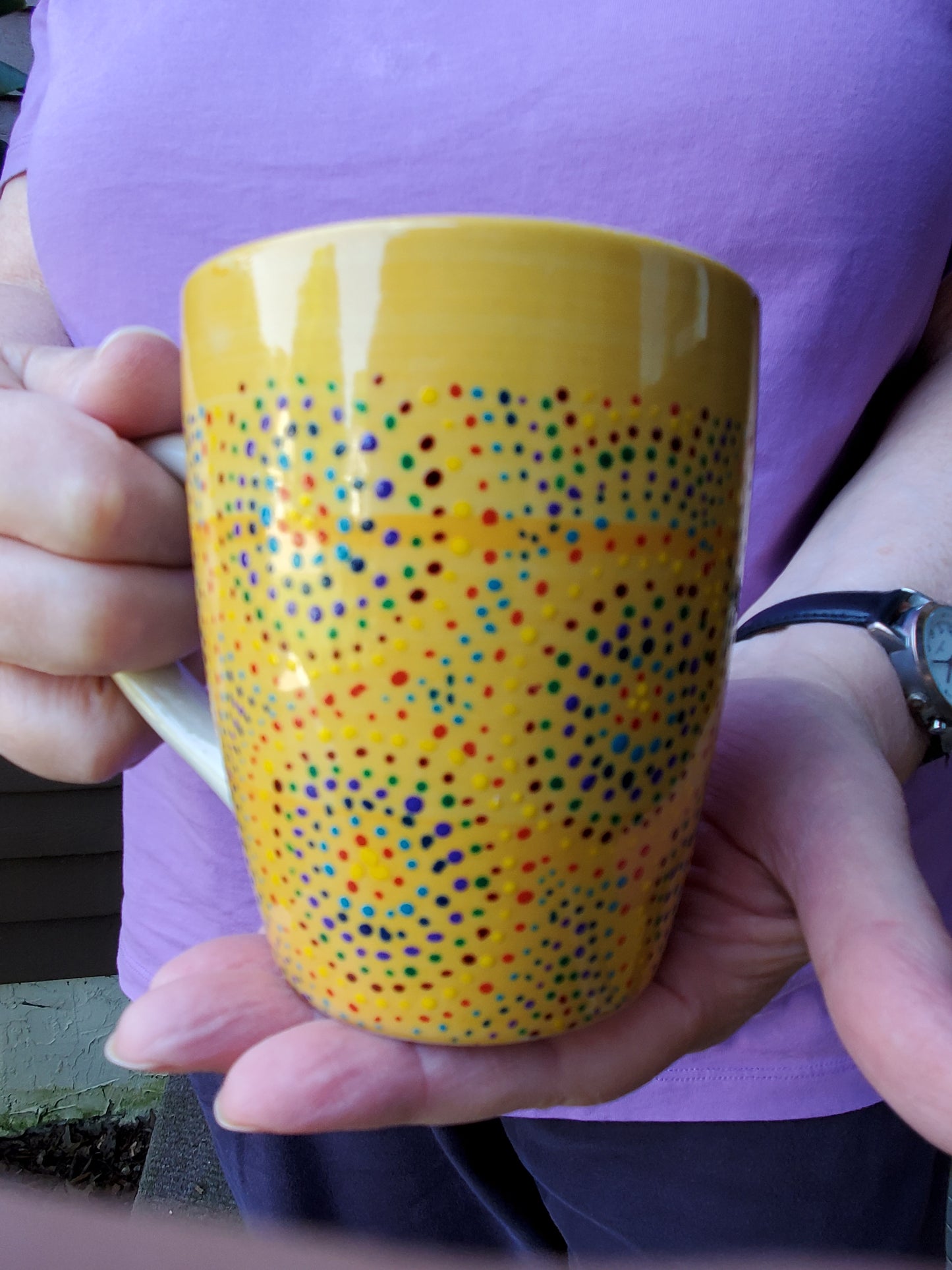 Yellow radiating circles mug
