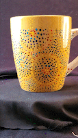 Yellow radiating circles mug