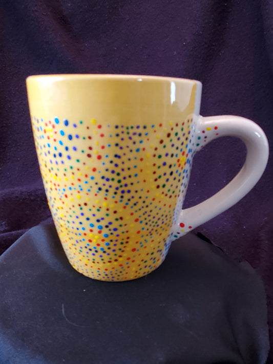 Yellow radiating circles mug